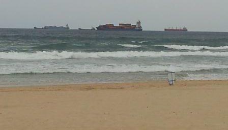 משרד מול הים